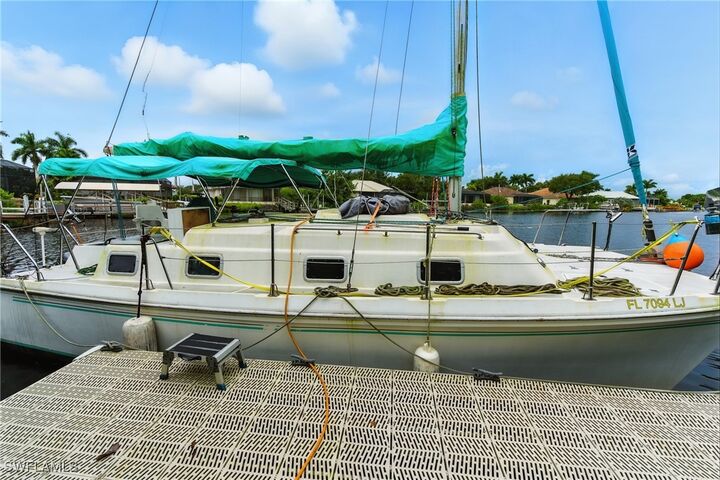 Property Photo:  176 Venus Cay  FL 34114 