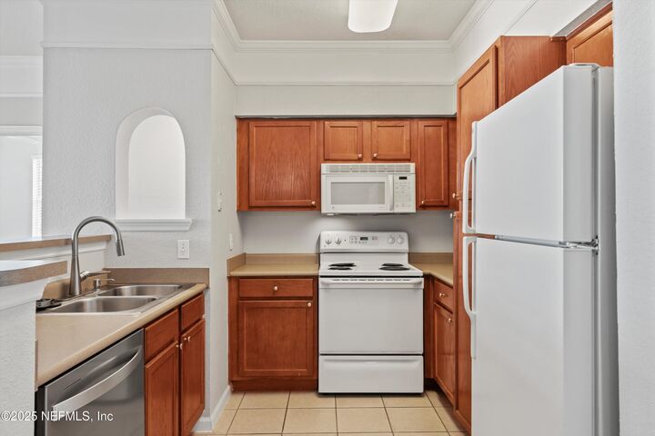 Property Photo: 8550 Touchton Road 628 FL 32216