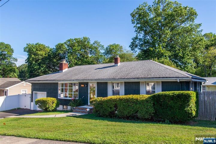 142 Manhattan Avenue  Waldwick NJ 07463 photo