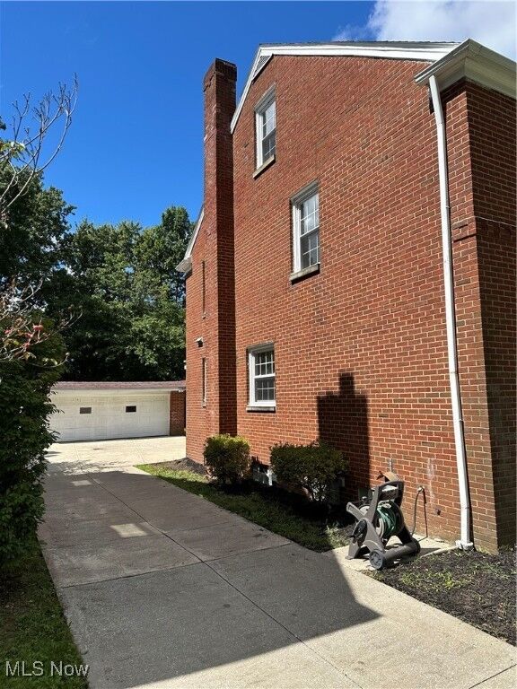 Property Photo:  2304 Glendon Road  OH 44118 