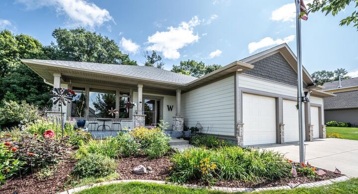 Property Photo: 2704 Oak Lawn Drive MN 55057