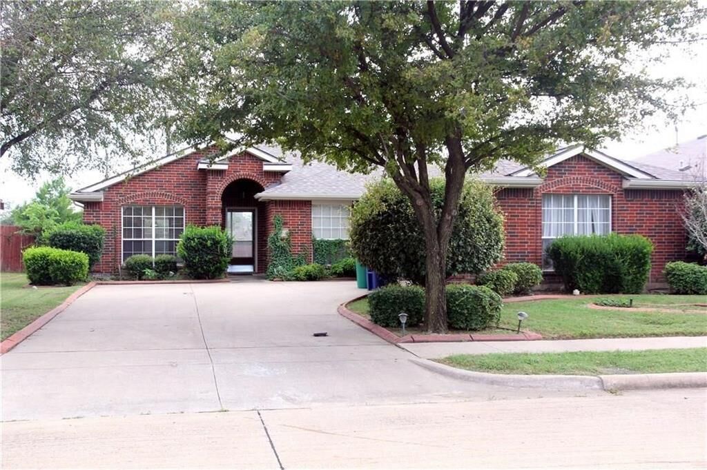 Property Photo:  5517 Flowerwood Lane  TX 75070 