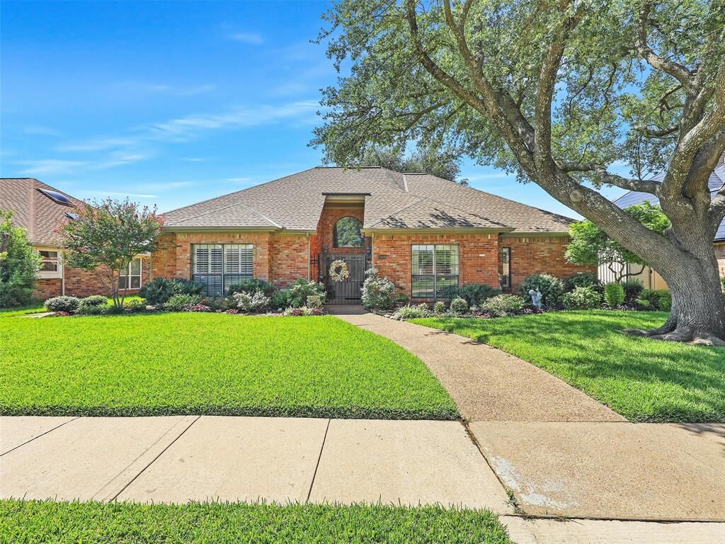 Property Photo: 2408 Beaver Bend Drive TX 75025
