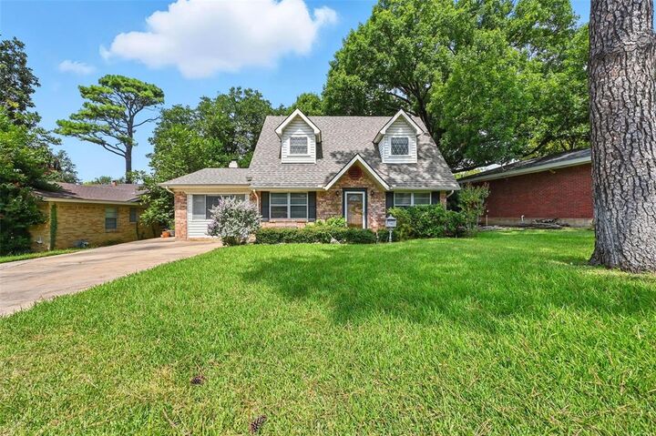2004 Valley Lane  Arlington TX 76013 photo