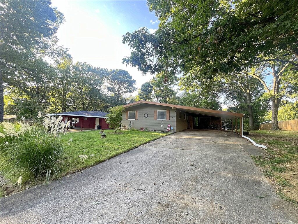 Property Photo: 4 Ipswich Drive AR 72714