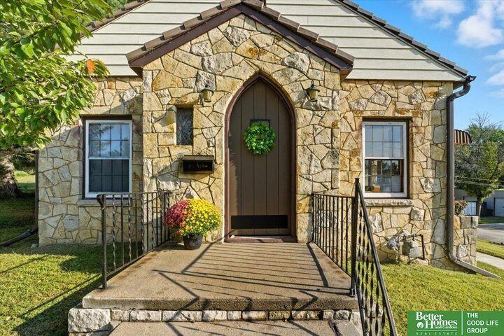 Property Photo:  1104 Avenue G  NE 68048 