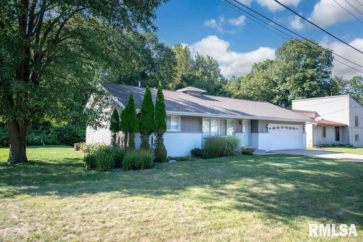 Property Photo: 10821 N Sleepy Hollow Road IL 61615