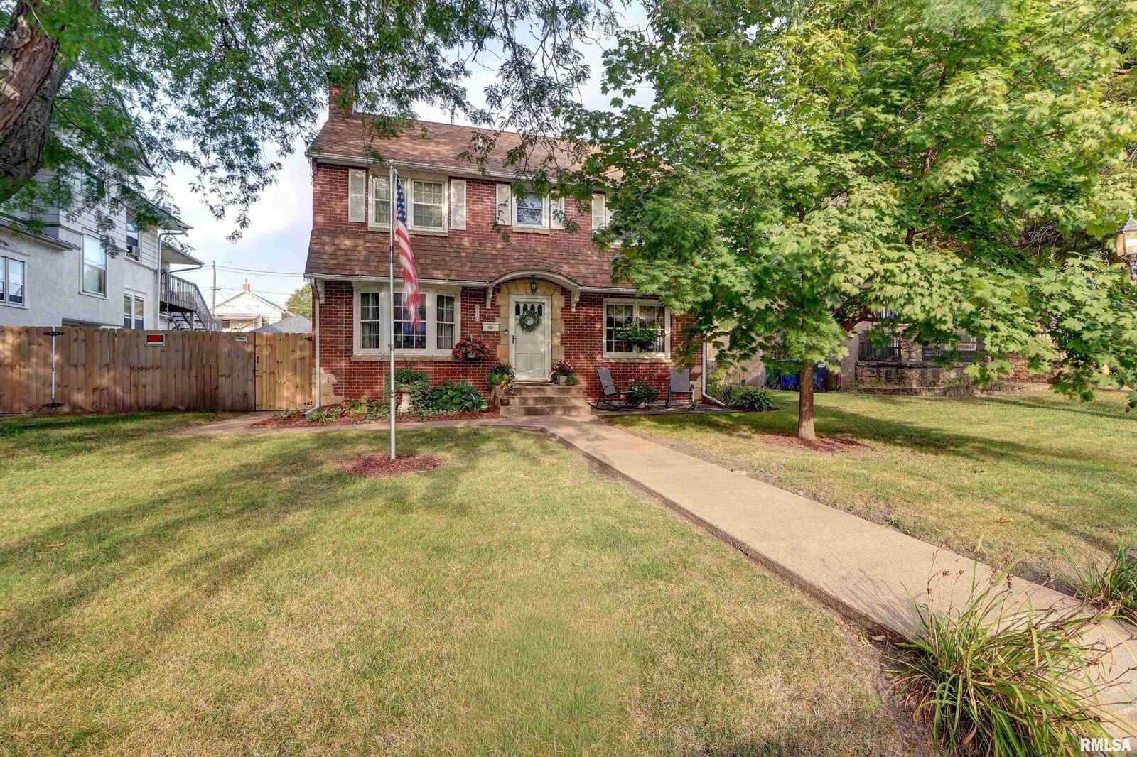 Property Photo: 610 Argyle Court IA 52732