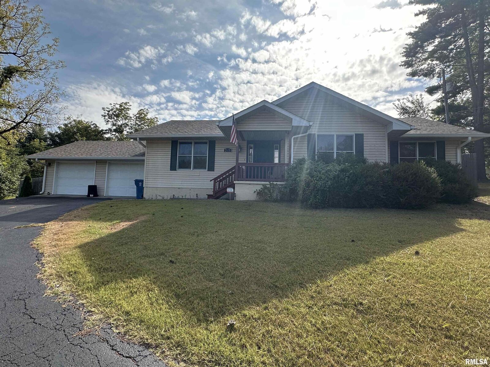 Property Photo: 2435 W Walnut Street IL 62966