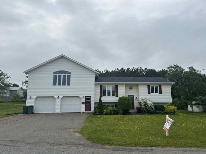 Property Photo:  323 Norman Drive  PE C1N 5X9 