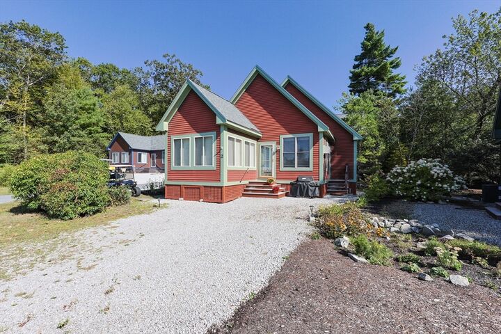 Property Photo:  2 Courtview Ln 2  MA 01886 