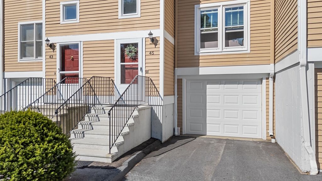 Property Photo:  45 Camelot Dr 45  MA 01602 