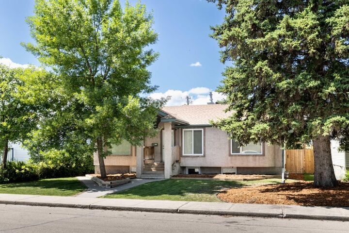 Property Photo:  3418 49 Avenue  AB T4N 3W2 