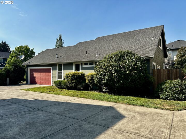 Property Photo: 1629 Riley Ln OR 97402