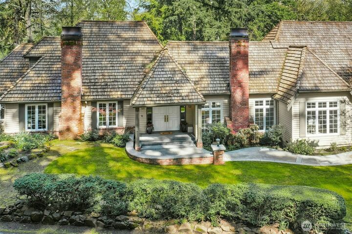 Property Photo:  8150  Evergreen Lane  WA 98040 