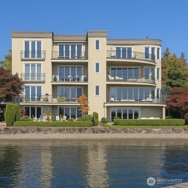 Property Photo: 115 Lake Avenue W 102 WA 98033