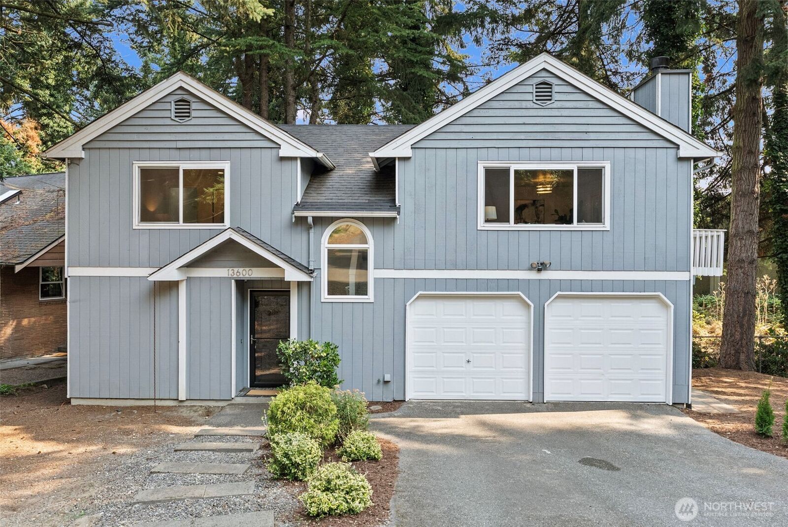 Property Photo:  13600  4th Avenue NE  WA 98125 