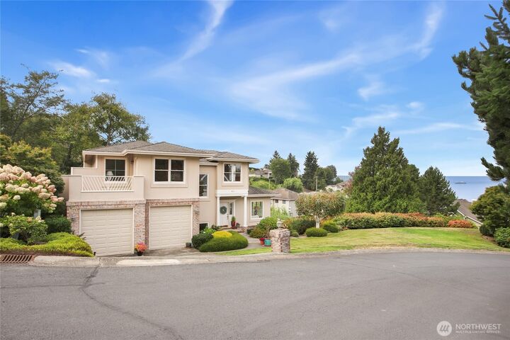 Property Photo:  621 SW 295th Place  WA 98023 