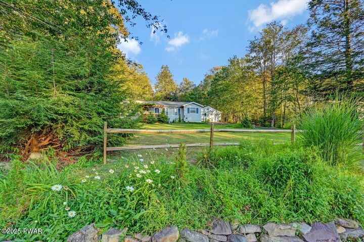 3117 Sussex Drive  Tobyhanna PA 18466 photo