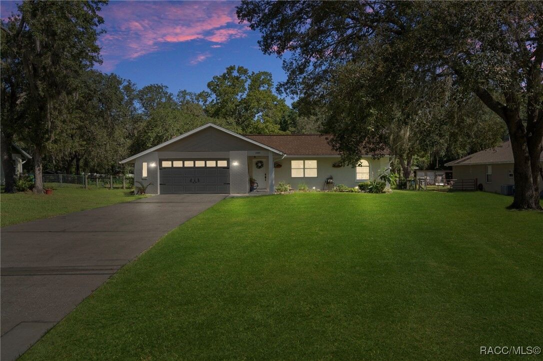 Property Photo: 2995 E Crown Drive FL 34453