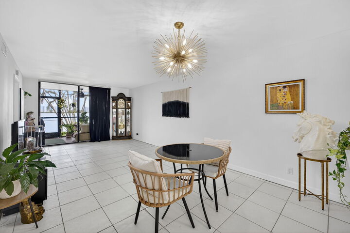 Property Photo:  118 Lake Emerald Drive 102  FL 33309 