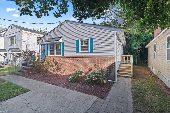 Property Photo: 12 N Hope St VA 23663