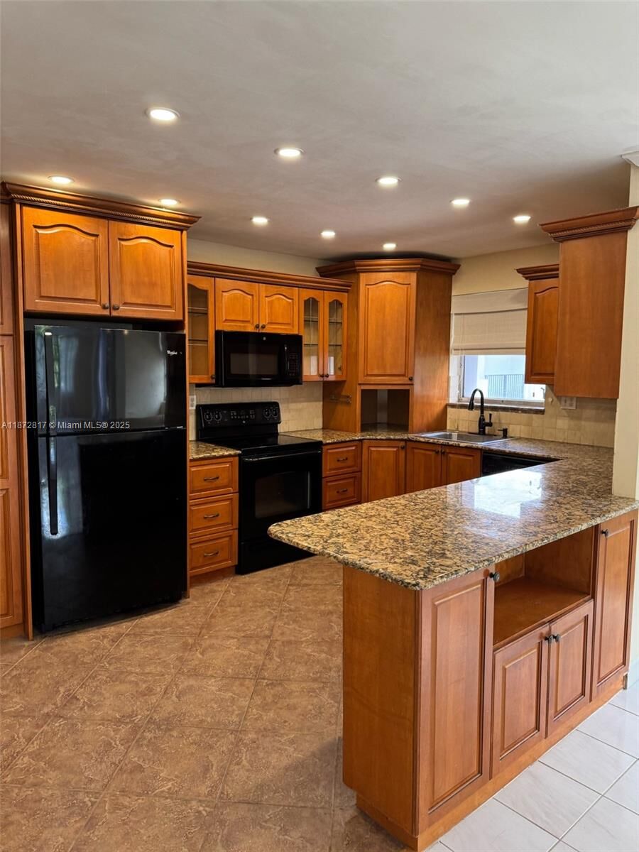 Property Photo:  2780 NE 183rd St 301  FL 33160 