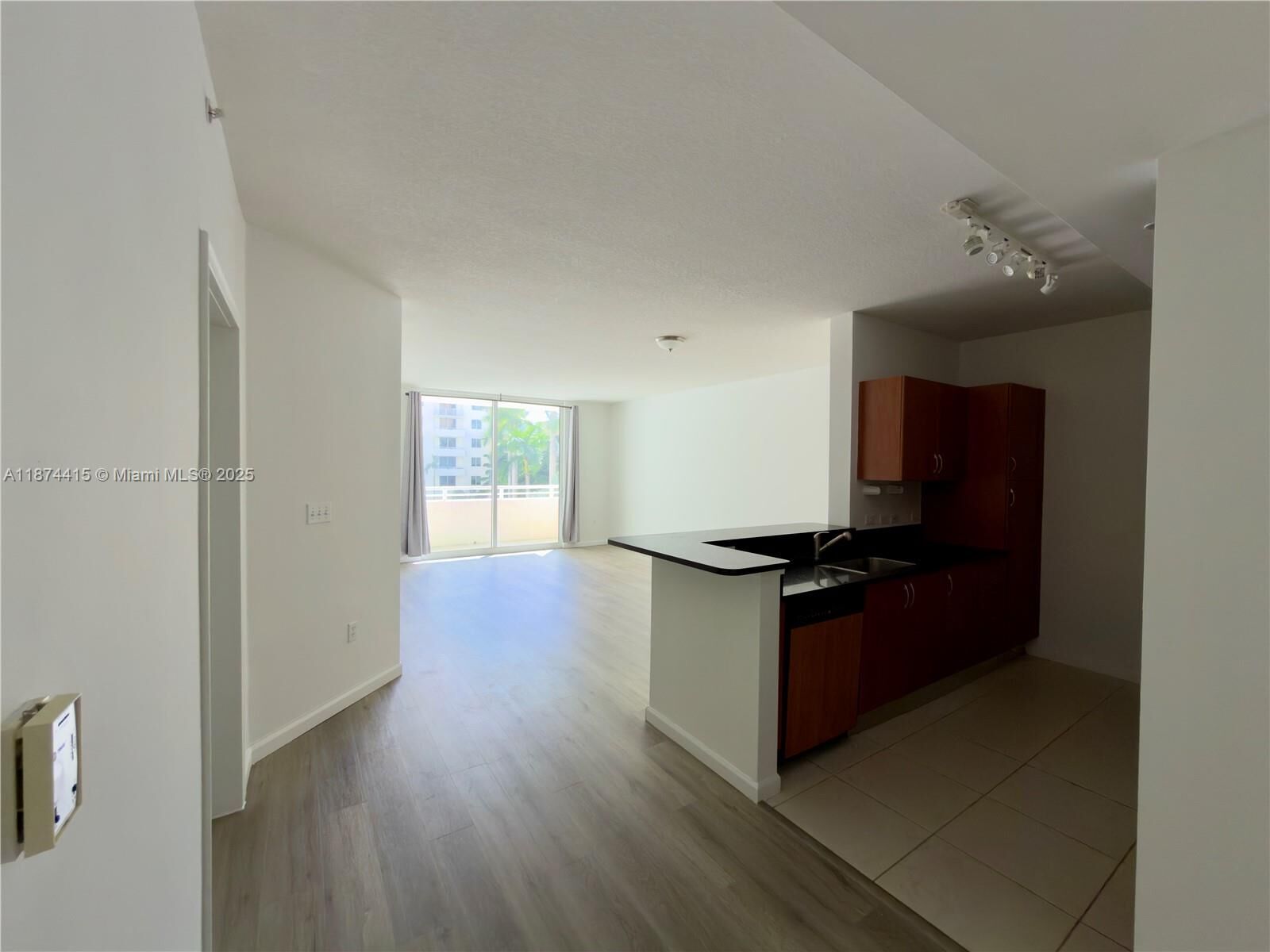 Property Photo: 18800 NE 29th Ave 328 FL 33180