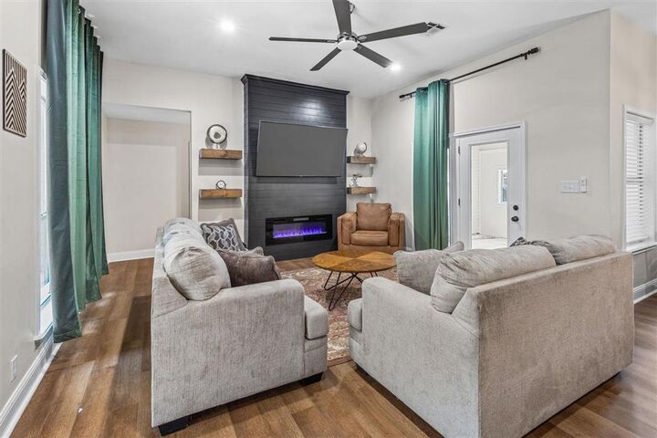 Property Photo:  909 Aberdeen Drive  LA 70605 