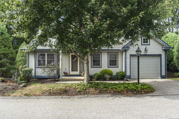 Property Photo:  4 Thistledown Lane 4  CT 06357 