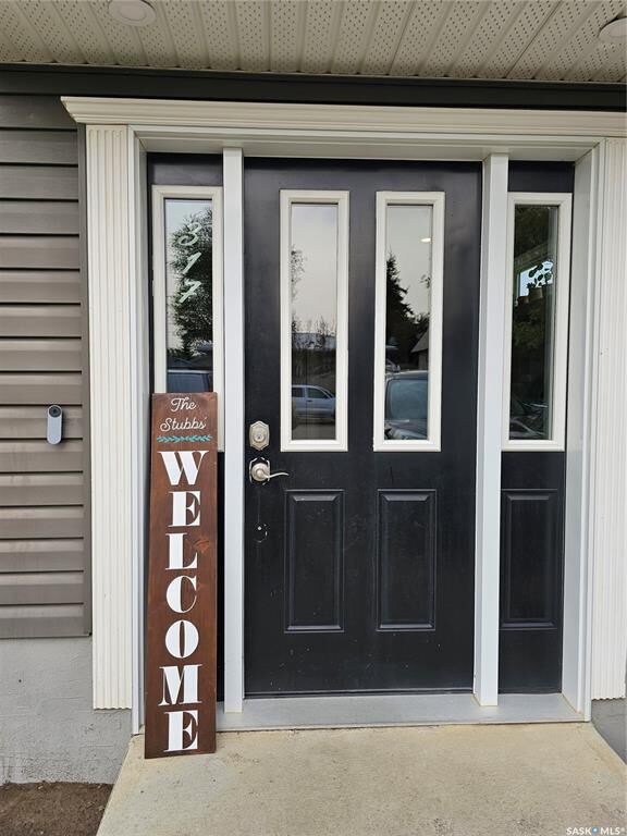 Property Photo:  317 4th Avenue W  SK S0K 4L0