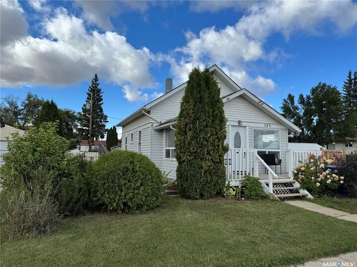 Property Photo:  102 5th Avenue W  SK S0J 0J0 