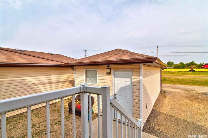 Property Photo:  207 South Front Street  SK S0G 3W0 
