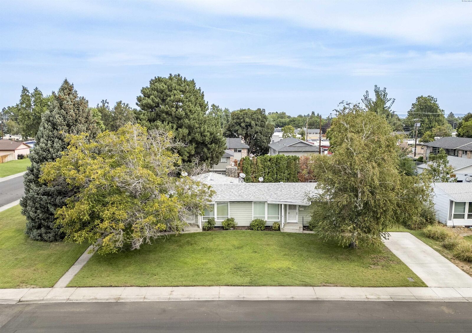 Property Photo: 2112-2114 Trippe St WA 99352