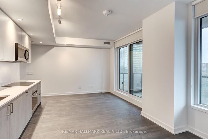 Property Photo:  1928 Lake Shore Boulevard W 1502  ON M6S 0B1 