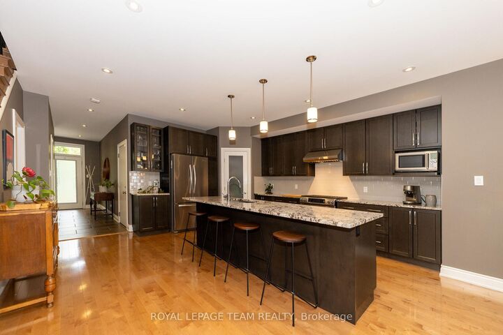 Property Photo:  204 Ancaster Avenue  ON K2B 5B3 