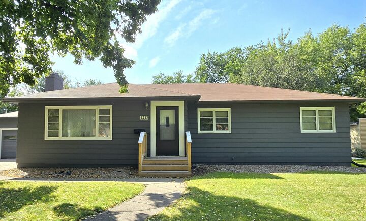 Property Photo:  1317 N 2nd St  SD 57401 