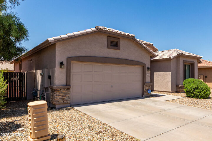 Property Photo: 2413 W Beverly Road AZ 85041