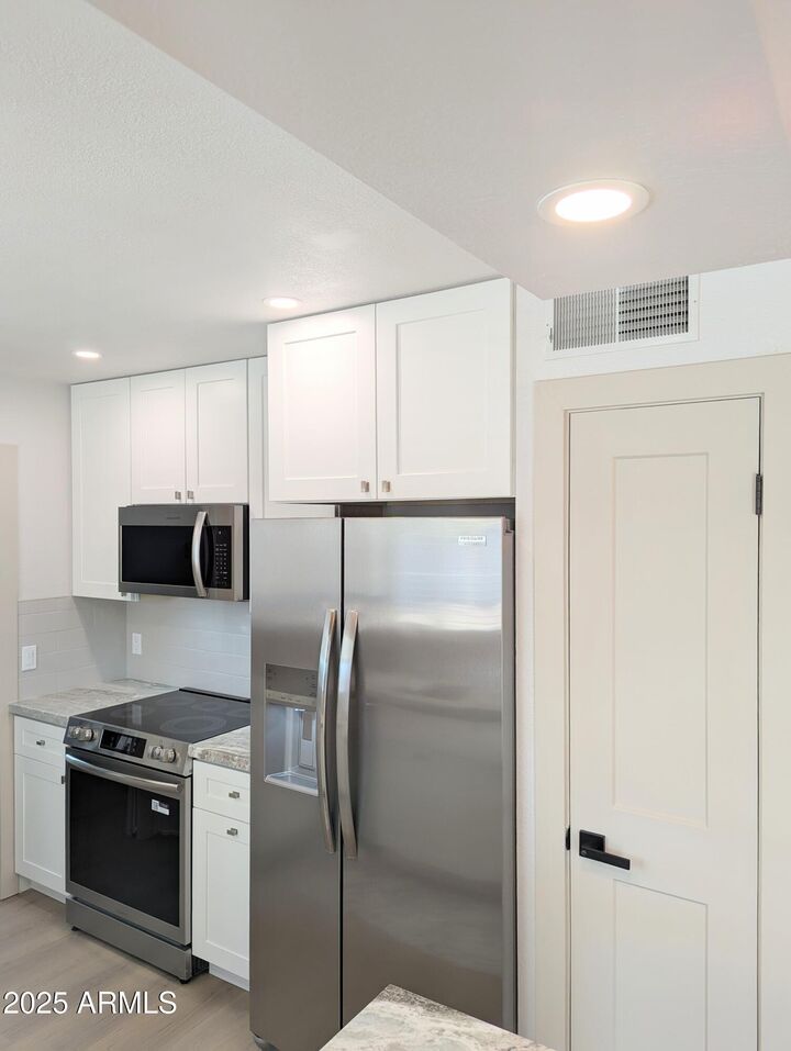 Property Photo: 4725 W Kristal Way AZ 85308