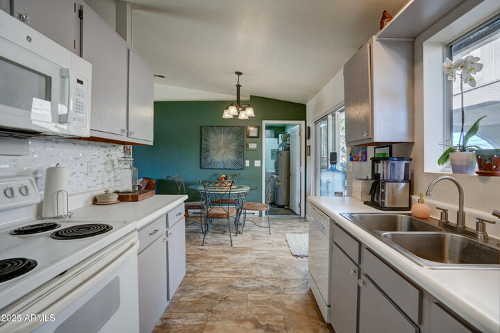 Property Photo: 4890 E Cochise Drive AZ 86335