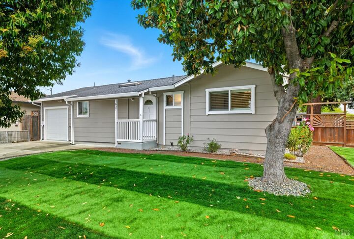 637 Saint Francis Drive  Petaluma CA 94954 photo