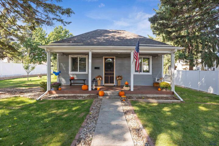 Property Photo: 1417 Pine Street SD 57785