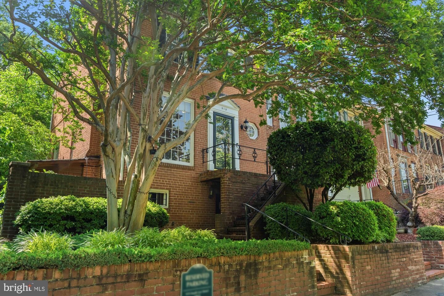 Property Photo: 919 S Lee Street VA 22314