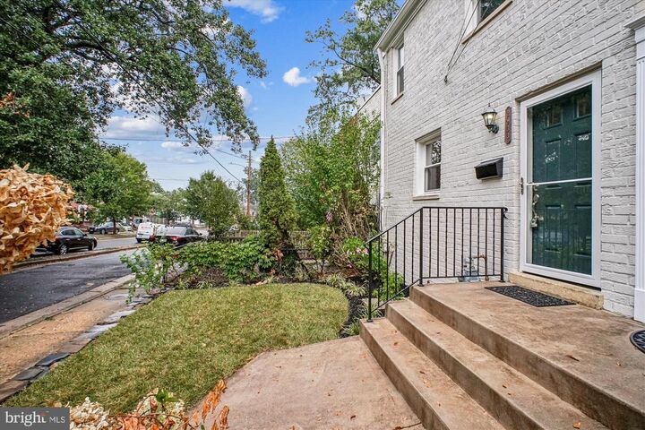 Property Photo:  2933 Landover Street  VA 22305 