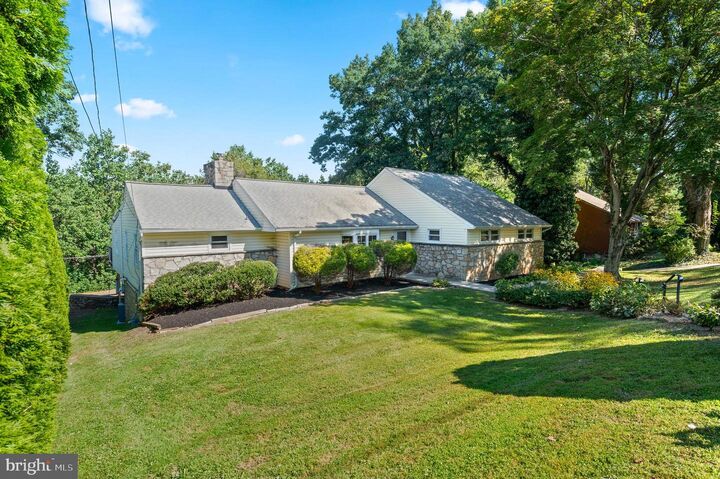 Property Photo:  1140 Green Tree Lane  PA 19072 