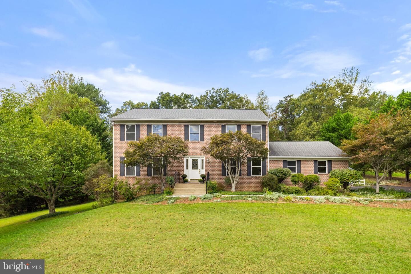 Property Photo: 1372 Freeman Drive VA 20106
