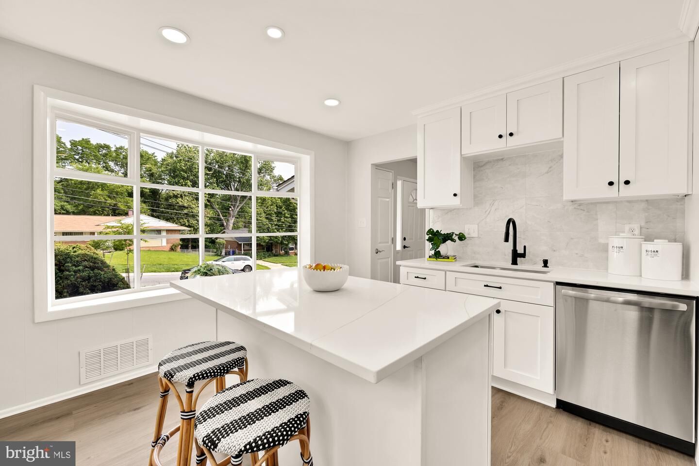 Property Photo:  525 E Indian Spring Drive  MD 20901 