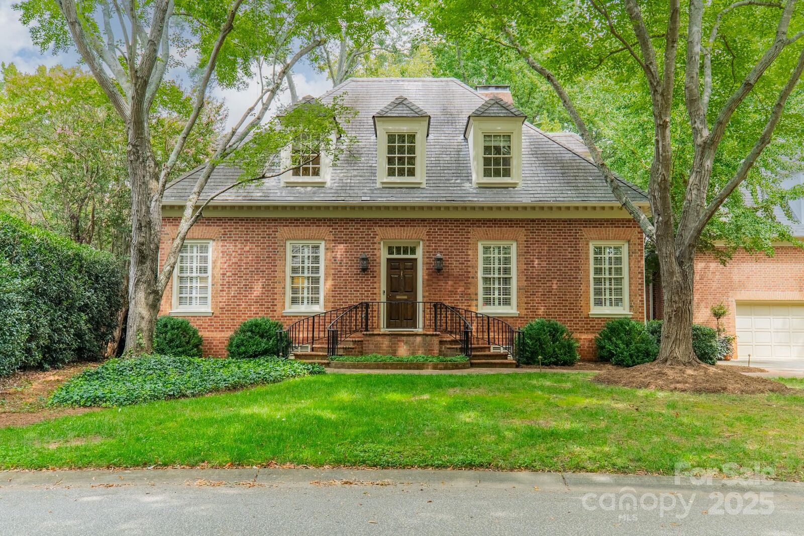 Property Photo:  621 Hungerford Place  NC 28207 