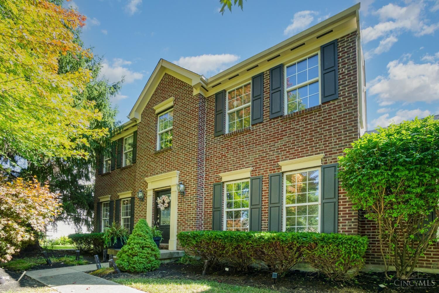 Property Photo: 5989 Thornberry Court OH 45040