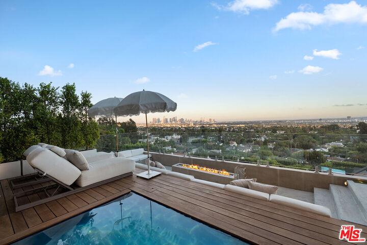 Property Photo: 7882 Fareholm Dr CA 90046